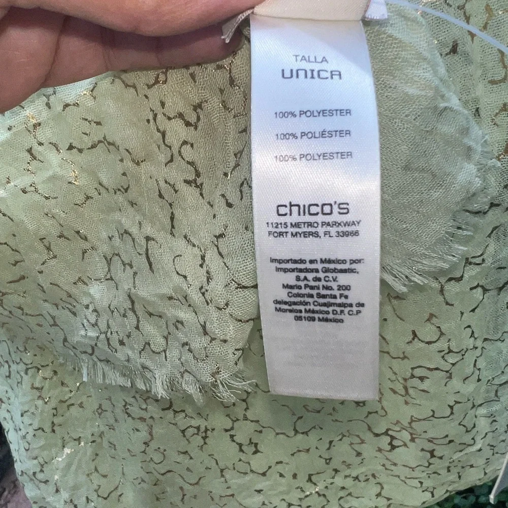 NWT ▶️ Chico’s ◀️ Pale Soft Lime Oblong scarf